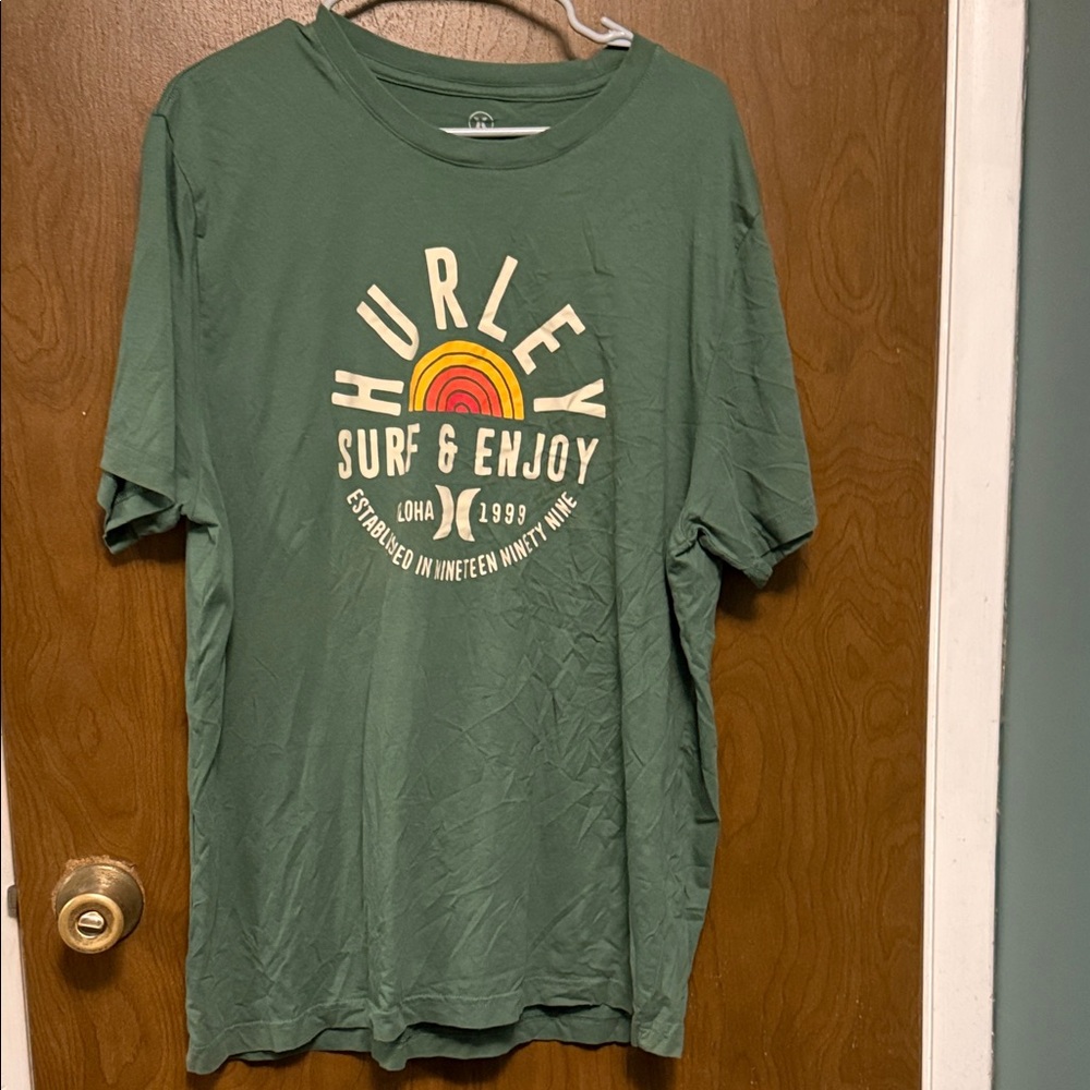Hurley Green Short-Sleeve 'Surf & Enjoy' Graphic Tee Size XL